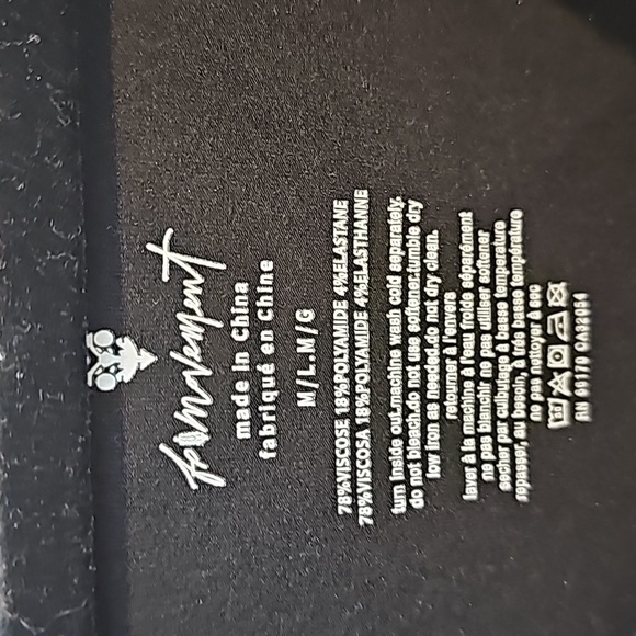 EUC Free People Movement black crop long sleeve workout top size M/L - Picture 3 of 6